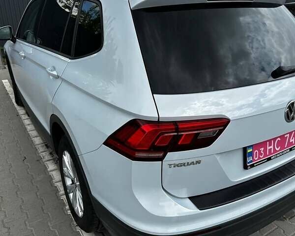 Білий Фольксваген Тігуан, об'ємом двигуна 2 л та пробігом 224 тис. км за 14800 $, фото 4 на Automoto.ua