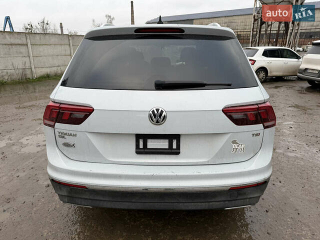 Белый Фольксваген Тигуан, объемом двигателя 2 л и пробегом 133 тыс. км за 11999 $, фото 7 на Automoto.ua
