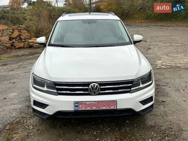 Белый Фольксваген Тигуан, объемом двигателя 2 л и пробегом 123 тыс. км за 17500 $, фото 1 на Automoto.ua