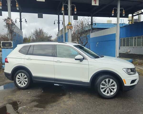 Белый Фольксваген Тигуан, объемом двигателя 2 л и пробегом 139 тыс. км за 17900 $, фото 3 на Automoto.ua