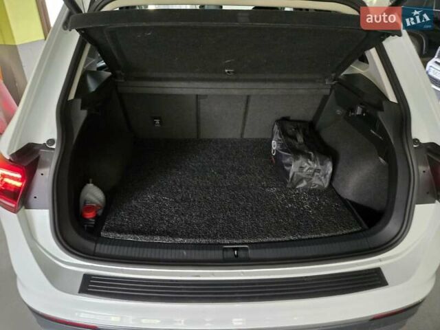 Белый Фольксваген Тигуан, объемом двигателя 2 л и пробегом 102 тыс. км за 25500 $, фото 6 на Automoto.ua