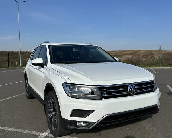 Белый Фольксваген Тигуан, объемом двигателя 2 л и пробегом 192 тыс. км за 17200 $, фото 1 на Automoto.ua
