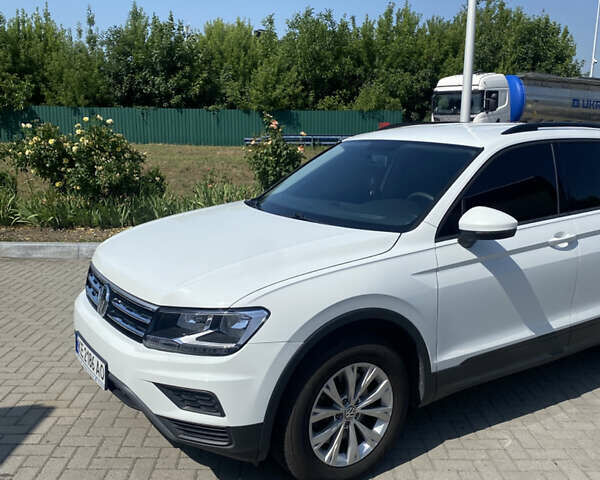Білий Фольксваген Тігуан, об'ємом двигуна 1.98 л та пробігом 118 тис. км за 17000 $, фото 2 на Automoto.ua