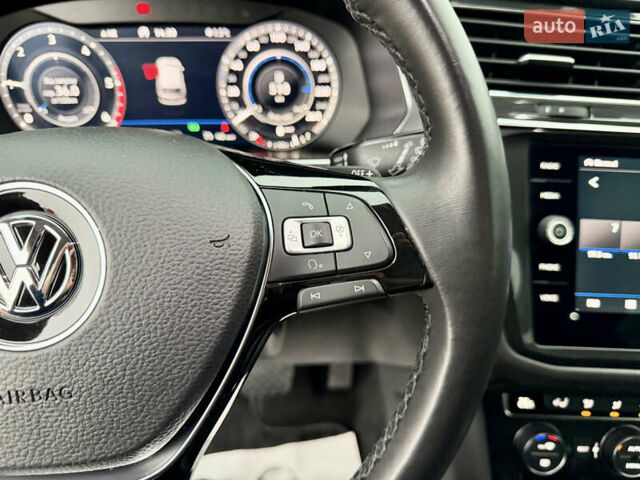 Білий Фольксваген Тігуан, об'ємом двигуна 2 л та пробігом 66 тис. км за 30999 $, фото 57 на Automoto.ua