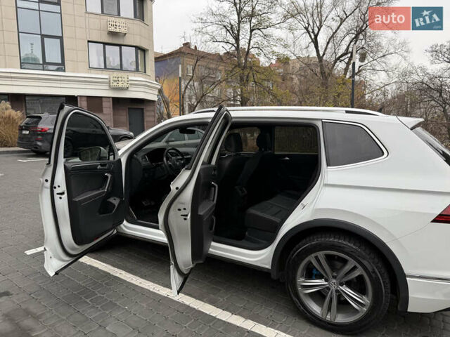 Белый Фольксваген Тигуан, объемом двигателя 1.98 л и пробегом 157 тыс. км за 22500 $, фото 9 на Automoto.ua