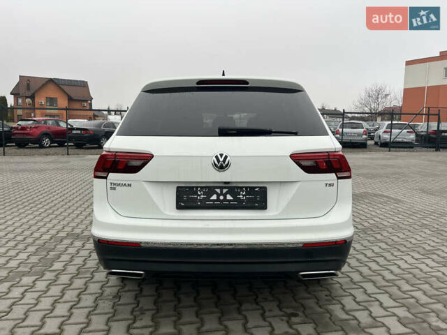 Белый Фольксваген Тигуан, объемом двигателя 2 л и пробегом 112 тыс. км за 17800 $, фото 7 на Automoto.ua
