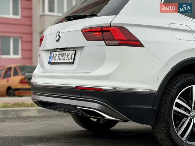 Білий Фольксваген Тігуан, об'ємом двигуна 2 л та пробігом 66 тис. км за 30999 $, фото 31 на Automoto.ua
