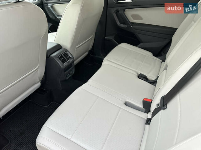 Білий Фольксваген Тігуан, об'ємом двигуна 2 л та пробігом 134 тис. км за 18500 $, фото 18 на Automoto.ua