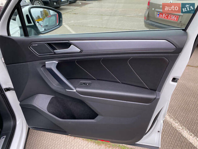 Білий Фольксваген Тігуан, об'ємом двигуна 2 л та пробігом 182 тис. км за 31600 $, фото 78 на Automoto.ua