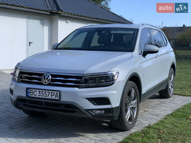 Белый Фольксваген Тигуан, объемом двигателя 2 л и пробегом 111 тыс. км за 28000 $, фото 4 на Automoto.ua