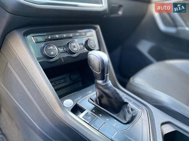 Білий Фольксваген Тігуан, об'ємом двигуна 1.98 л та пробігом 153 тис. км за 16999 $, фото 15 на Automoto.ua