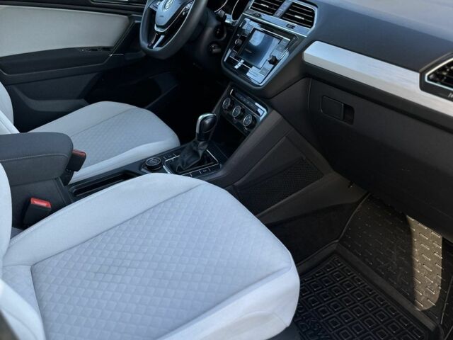 Білий Фольксваген Тігуан, об'ємом двигуна 2 л та пробігом 122 тис. км за 14303 $, фото 2 на Automoto.ua