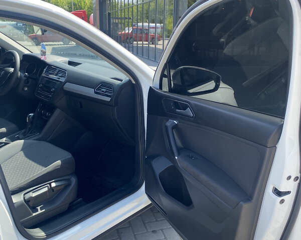 Білий Фольксваген Тігуан, об'ємом двигуна 1.98 л та пробігом 118 тис. км за 17000 $, фото 14 на Automoto.ua