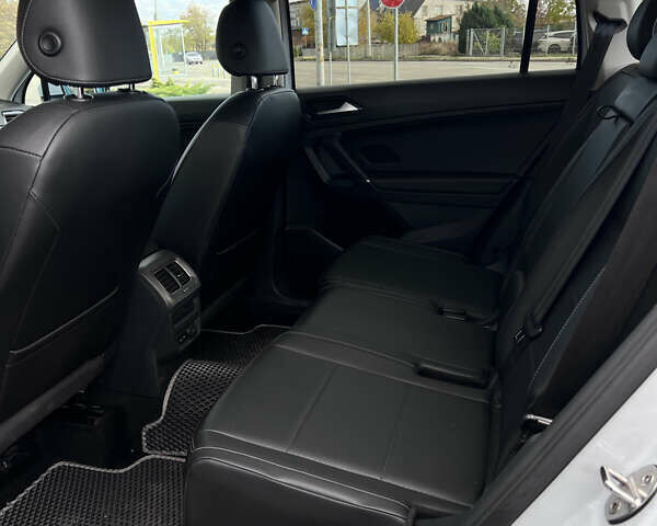 Білий Фольксваген Тігуан, об'ємом двигуна 1.98 л та пробігом 108 тис. км за 21000 $, фото 32 на Automoto.ua