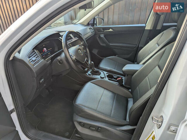 Белый Фольксваген Тигуан, объемом двигателя 1.98 л и пробегом 100 тыс. км за 23100 $, фото 40 на Automoto.ua