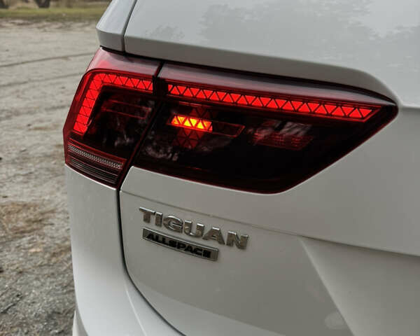 Білий Фольксваген Тігуан, об'ємом двигуна 1.98 л та пробігом 180 тис. км за 28700 $, фото 24 на Automoto.ua