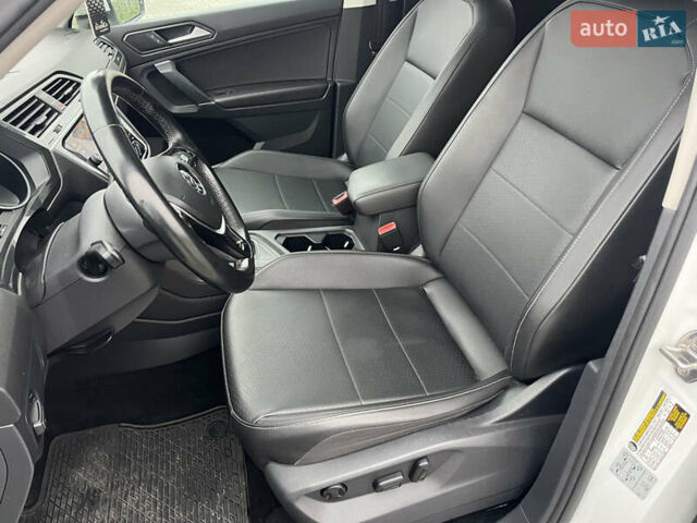 Белый Фольксваген Тигуан, объемом двигателя 2 л и пробегом 112 тыс. км за 17800 $, фото 12 на Automoto.ua