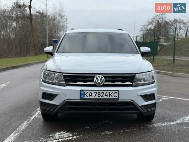 Белый Фольксваген Тигуан, объемом двигателя 2 л и пробегом 130 тыс. км за 17900 $, фото 2 на Automoto.ua