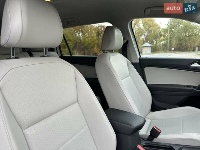 Білий Фольксваген Тігуан, об'ємом двигуна 2 л та пробігом 134 тис. км за 18500 $, фото 28 на Automoto.ua