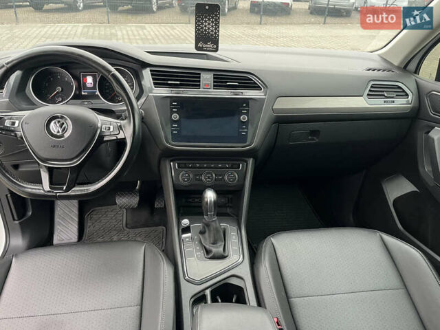 Белый Фольксваген Тигуан, объемом двигателя 2 л и пробегом 112 тыс. км за 17800 $, фото 14 на Automoto.ua
