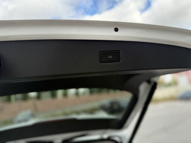 Белый Фольксваген Тигуан, объемом двигателя 2 л и пробегом 175 тыс. км за 18399 $, фото 11 на Automoto.ua