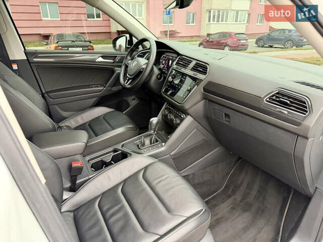 Білий Фольксваген Тігуан, об'ємом двигуна 2 л та пробігом 66 тис. км за 30999 $, фото 91 на Automoto.ua