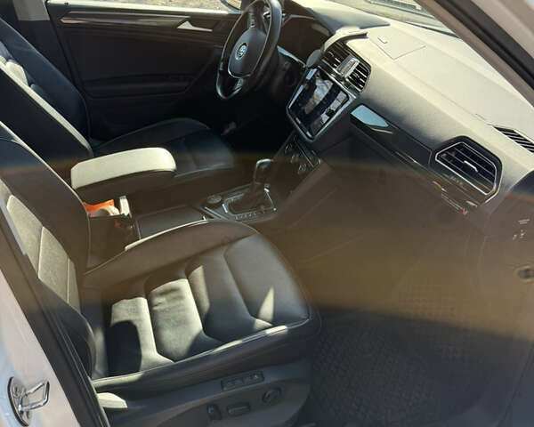 Белый Фольксваген Тигуан, объемом двигателя 1.98 л и пробегом 127 тыс. км за 29500 $, фото 4 на Automoto.ua