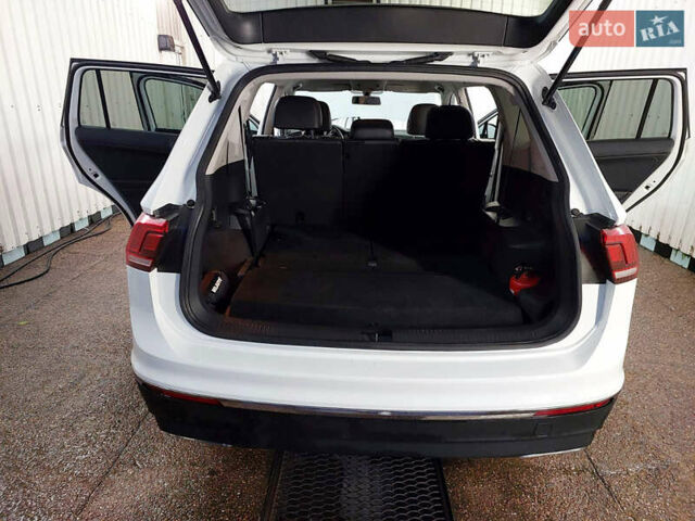 Білий Фольксваген Тігуан, об'ємом двигуна 2 л та пробігом 145 тис. км за 23600 $, фото 77 на Automoto.ua