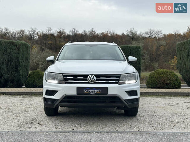 Білий Фольксваген Тігуан, об'ємом двигуна 2 л та пробігом 134 тис. км за 18500 $, фото 2 на Automoto.ua