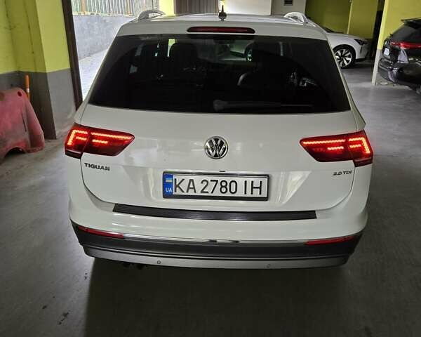 Белый Фольксваген Тигуан, объемом двигателя 2 л и пробегом 102 тыс. км за 25500 $, фото 2 на Automoto.ua