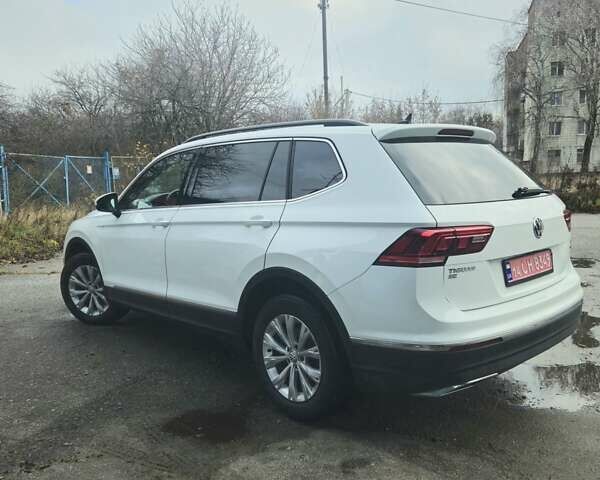 Белый Фольксваген Тигуан, объемом двигателя 2 л и пробегом 139 тыс. км за 17900 $, фото 4 на Automoto.ua