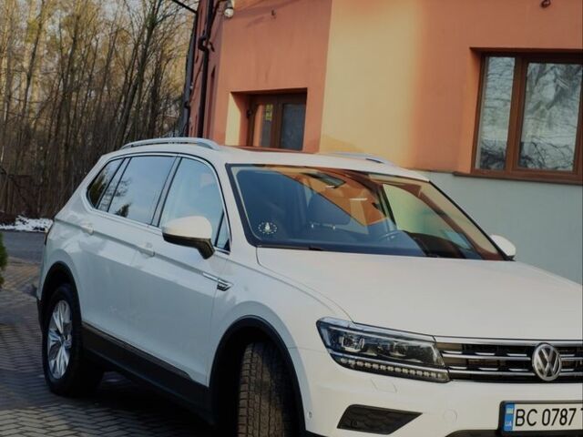 Белый Фольксваген Тигуан, объемом двигателя 2 л и пробегом 243 тыс. км за 24000 $, фото 1 на Automoto.ua