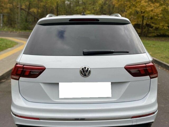 Білий Фольксваген Тігуан, об'ємом двигуна 2 л та пробігом 96 тис. км за 10000 $, фото 4 на Automoto.ua