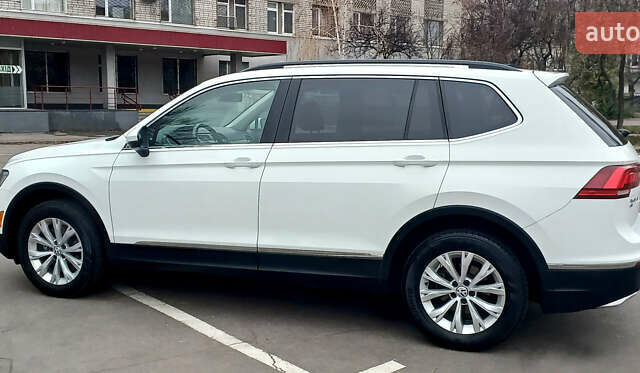 Білий Фольксваген Тігуан, об'ємом двигуна 2 л та пробігом 145 тис. км за 23600 $, фото 3 на Automoto.ua