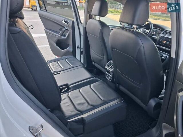 Білий Фольксваген Тігуан, об'ємом двигуна 2 л та пробігом 120 тис. км за 23400 $, фото 10 на Automoto.ua