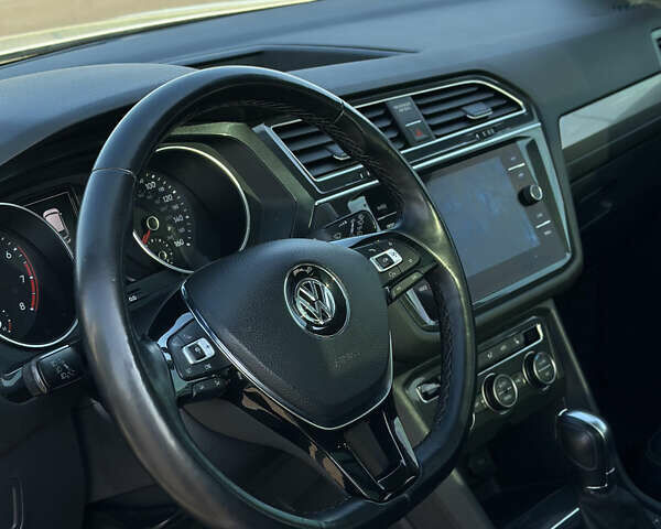 Белый Фольксваген Тигуан, объемом двигателя 2 л и пробегом 192 тыс. км за 17200 $, фото 58 на Automoto.ua