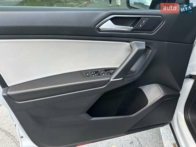 Белый Фольксваген Тигуан, объемом двигателя 1.98 л и пробегом 121 тыс. км за 22600 $, фото 11 на Automoto.ua