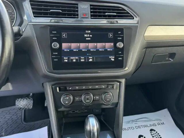 Білий Фольксваген Тігуан, об'ємом двигуна 2 л та пробігом 70 тис. км за 14000 $, фото 12 на Automoto.ua