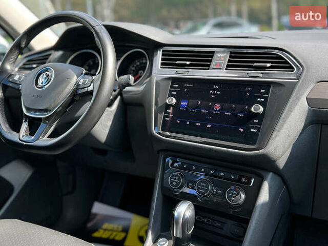 Білий Фольксваген Тігуан, об'ємом двигуна 2 л та пробігом 110 тис. км за 21850 $, фото 23 на Automoto.ua