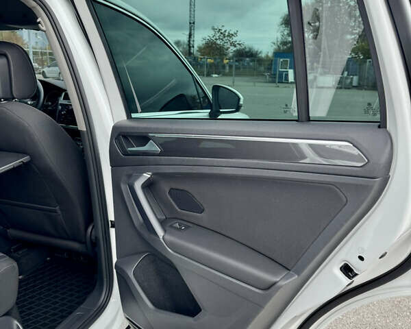 Белый Фольксваген Тигуан, объемом двигателя 1.98 л и пробегом 54 тыс. км за 31500 $, фото 30 на Automoto.ua