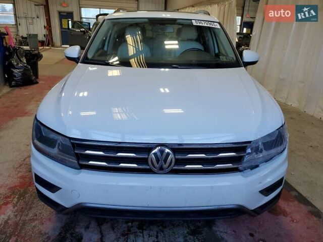 Белый Фольксваген Тигуан, объемом двигателя 2 л и пробегом 150 тыс. км за 4100 $, фото 4 на Automoto.ua