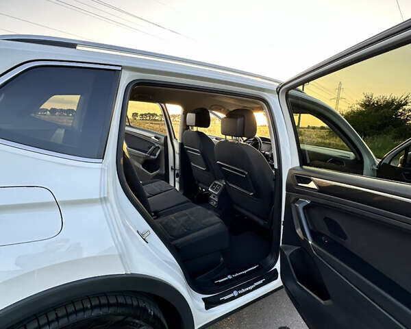 Белый Фольксваген Тигуан, объемом двигателя 2 л и пробегом 198 тыс. км за 41500 $, фото 24 на Automoto.ua