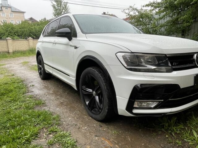 Белый Фольксваген Тигуан, объемом двигателя 2 л и пробегом 145 тыс. км за 24000 $, фото 2 на Automoto.ua