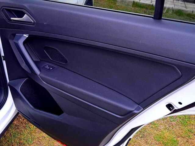 Білий Фольксваген Тігуан, об'ємом двигуна 2 л та пробігом 120 тис. км за 17000 $, фото 12 на Automoto.ua