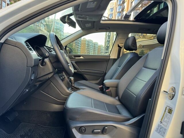 Білий Фольксваген Тігуан, об'ємом двигуна 2 л та пробігом 103 тис. км за 21000 $, фото 6 на Automoto.ua