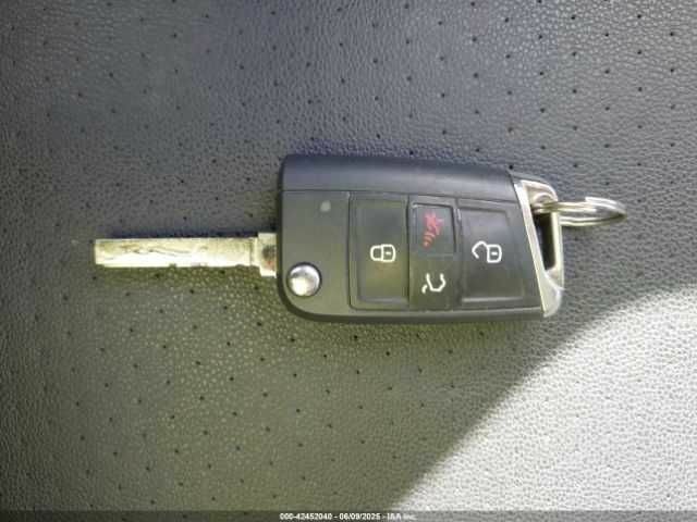 Белый Фольксваген Тигуан, объемом двигателя 2 л и пробегом 65 тыс. км за 6200 $, фото 9 на Automoto.ua