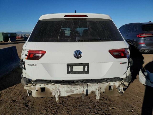 Белый Фольксваген Тигуан, объемом двигателя 2 л и пробегом 83 тыс. км за 5500 $, фото 5 на Automoto.ua