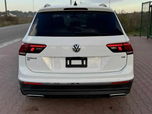 Білий Фольксваген Тігуан, об'ємом двигуна 2 л та пробігом 70 тис. км за 14000 $, фото 7 на Automoto.ua