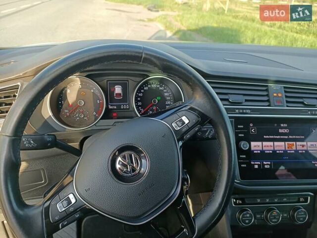 Белый Фольксваген Тигуан, объемом двигателя 2 л и пробегом 205 тыс. км за 24900 $, фото 1 на Automoto.ua