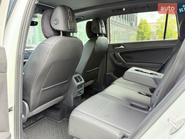 Білий Фольксваген Тігуан, об'ємом двигуна 2 л та пробігом 110 тис. км за 25999 $, фото 47 на Automoto.ua